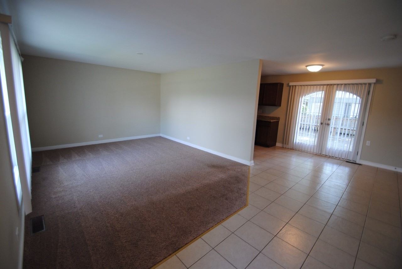 346 Blackhawk Dr - Photo 3 of 9