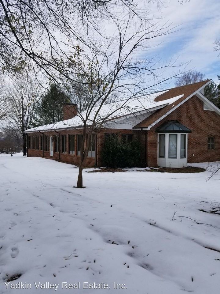 863 W Main Street - Photo 2 of 23