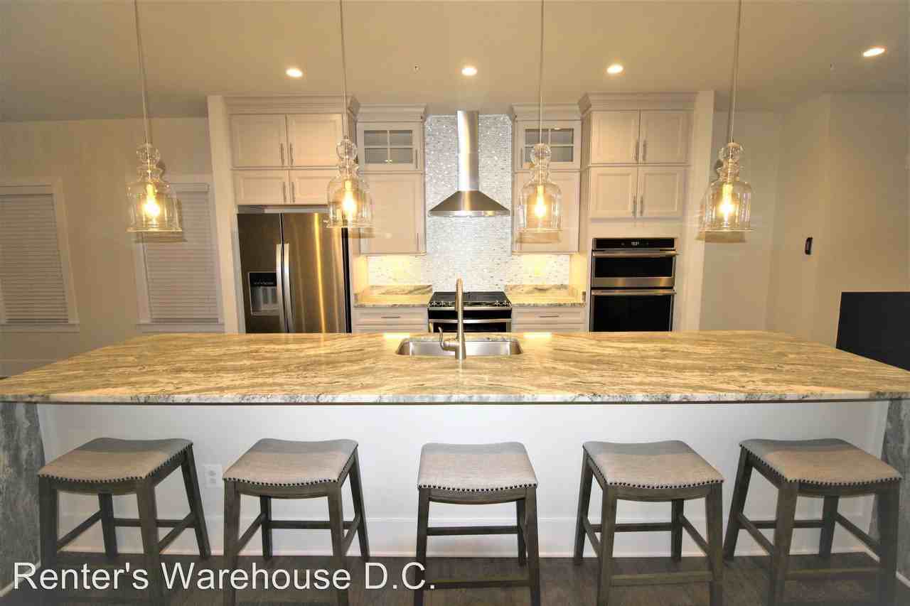 20111 Old Line Terrace - Photo 2 of 26