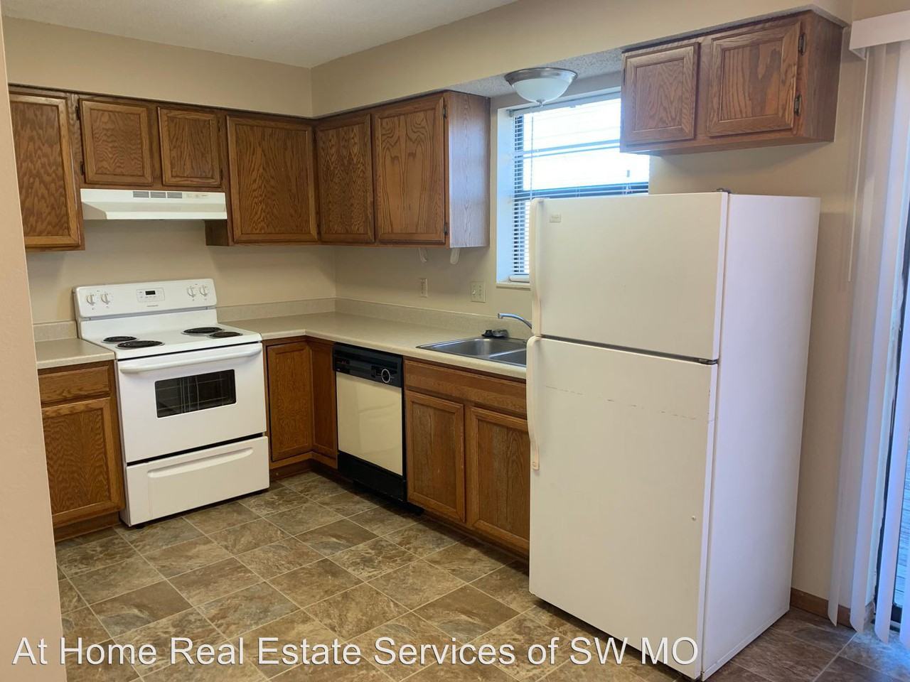 3374 S Moreland Ct - Photo 2 of 4