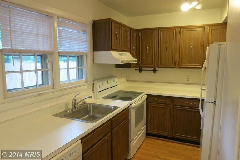 431 Hampton Ct #137 - Photo 2 of 16