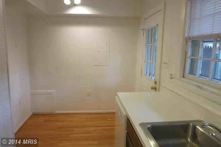 431 Hampton Ct #137 - Photo 3 of 16