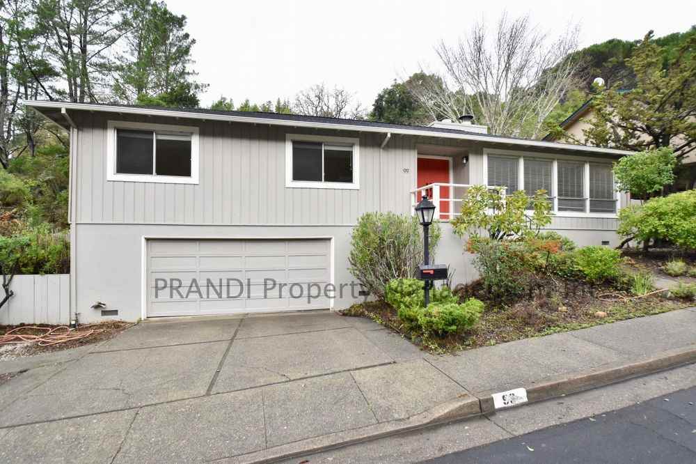 99 Gregory Drive - Photo 2 of 18