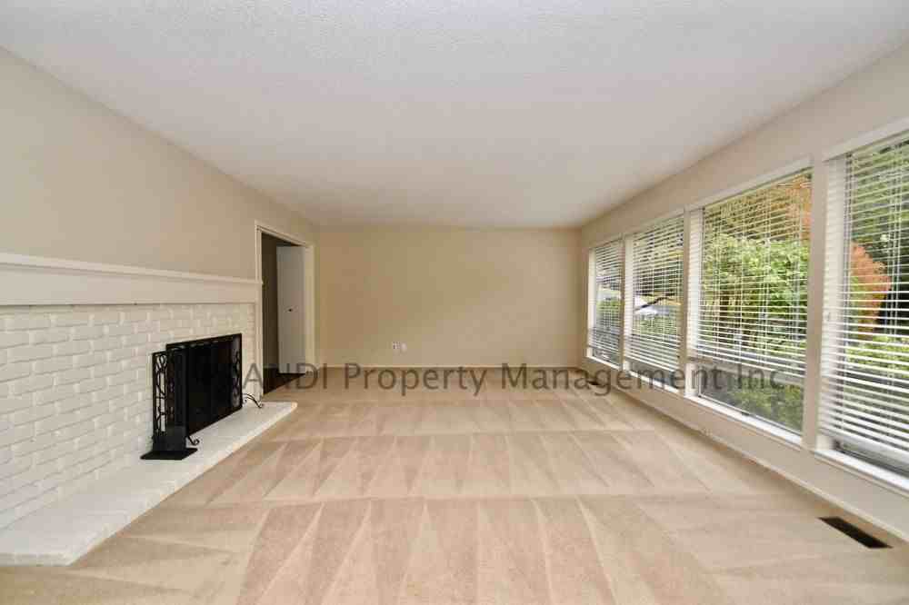 99 Gregory Drive - Photo 3 of 18