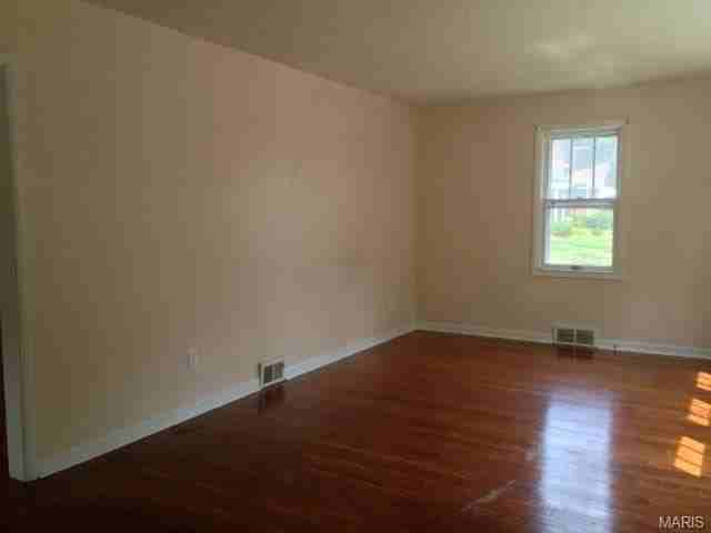 7827 Kenridge Ln - Photo 3 of 13