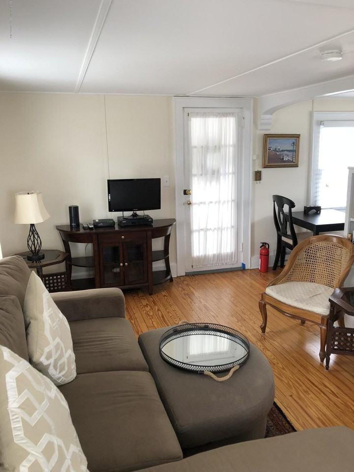 106 Lincoln Lane - Photo 3 of 16