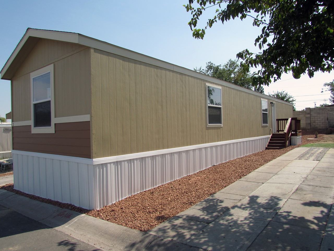 Aloha Vegas - Photo 3 of 13