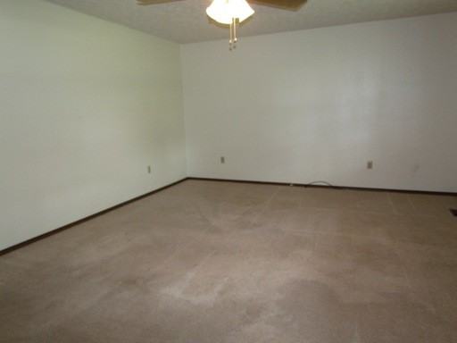 16980 Hemlock Ln - Photo 3 of 33