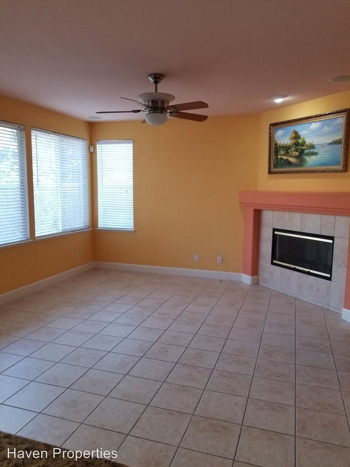 1574 Parkway Drive - Photo 3 of 18