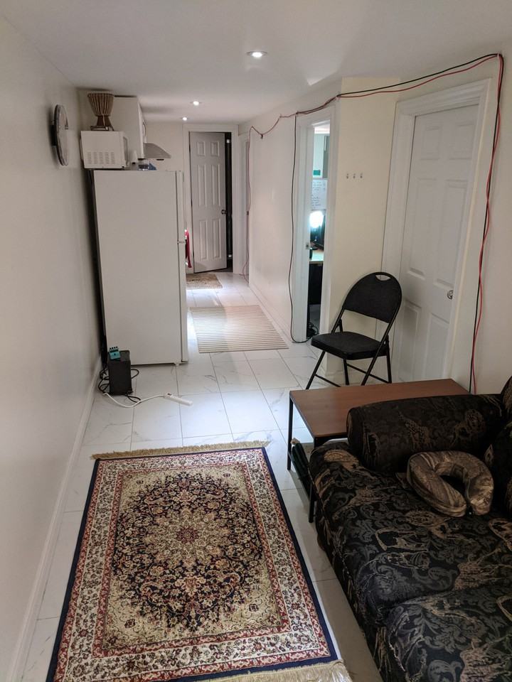 340 College Street - Photo 3 of 19