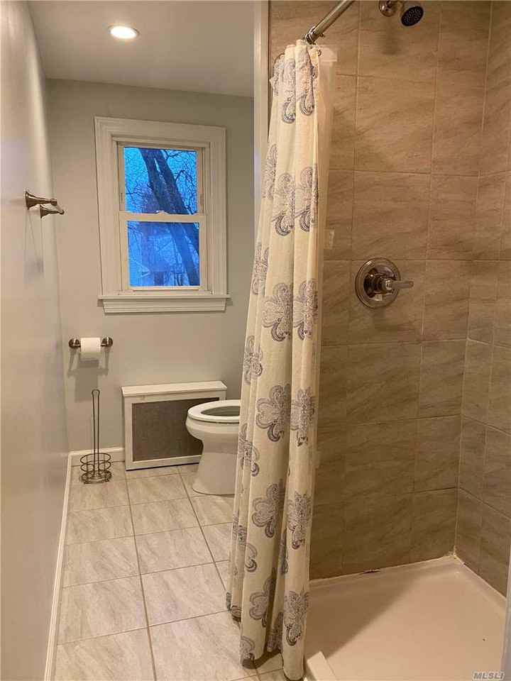 13 Leeds Ln - Photo 3 of 11