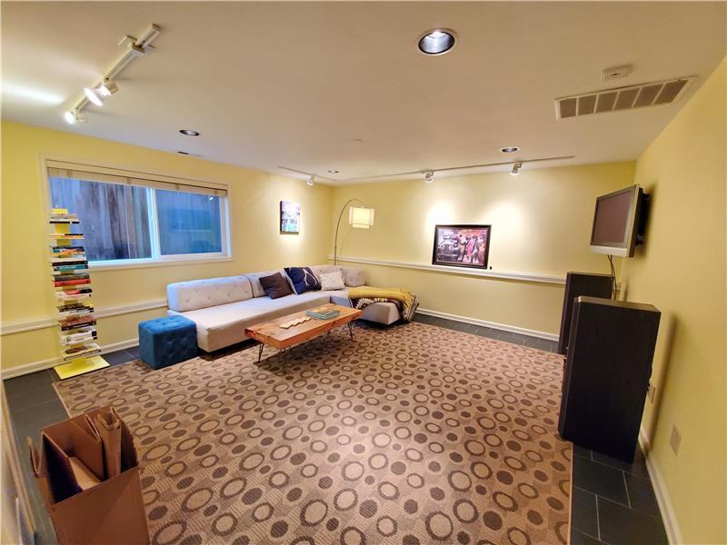 3130 Franklin Ave E - Photo 2 of 23