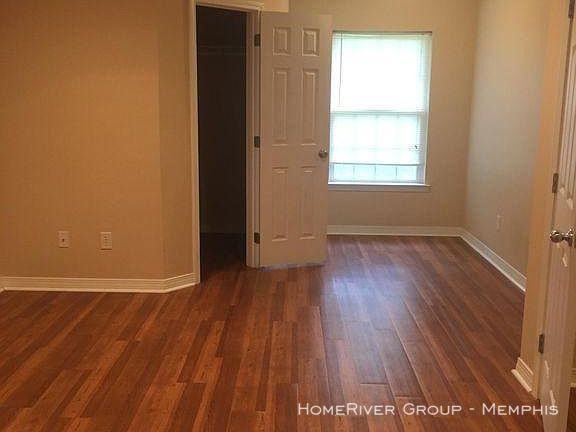 289 Travellers Ct - Photo 2 of 12