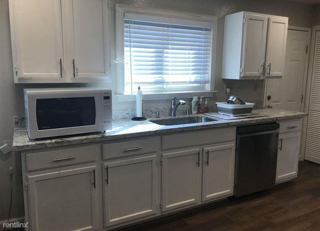 9215 E St - Photo 2 of 4