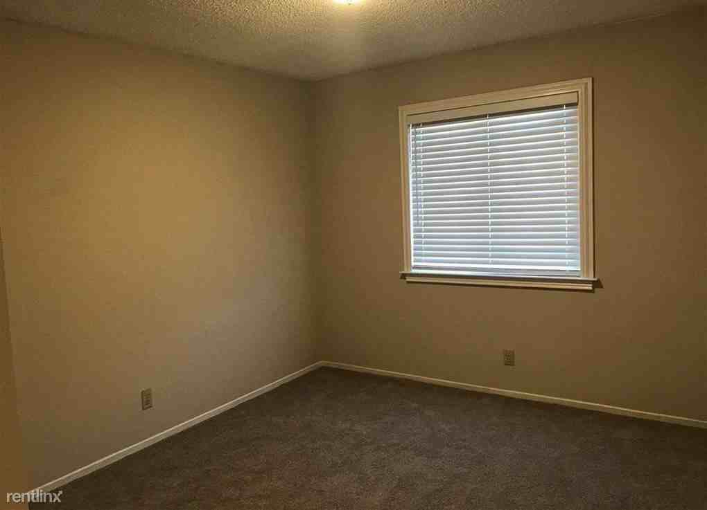 9215 E St - Photo 3 of 4