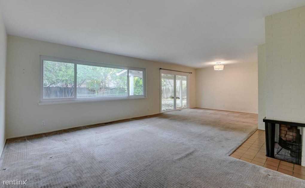 949 Highlands Cir - Photo 2 of 6