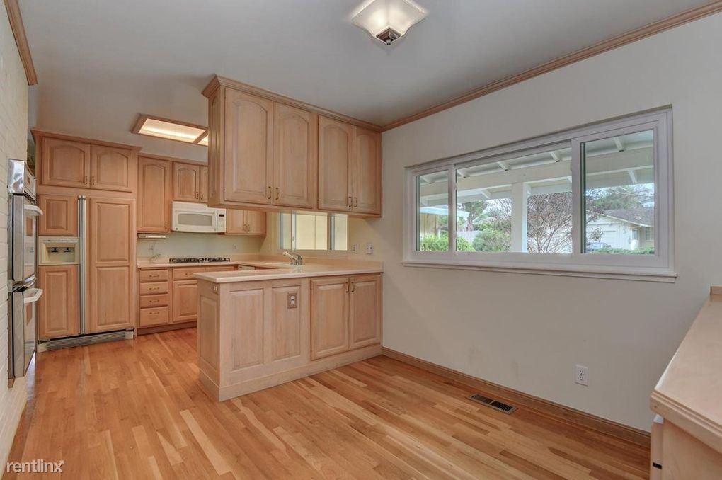 949 Highlands Cir - Photo 3 of 6