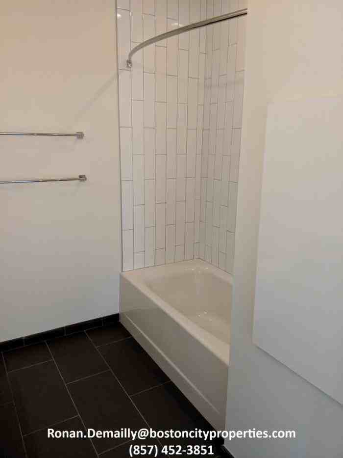 172 Heard St - Photo 3 of 17