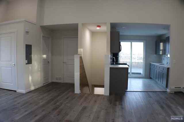 162 Rothwell Avenue Unit 2 - Photo 3 of 15