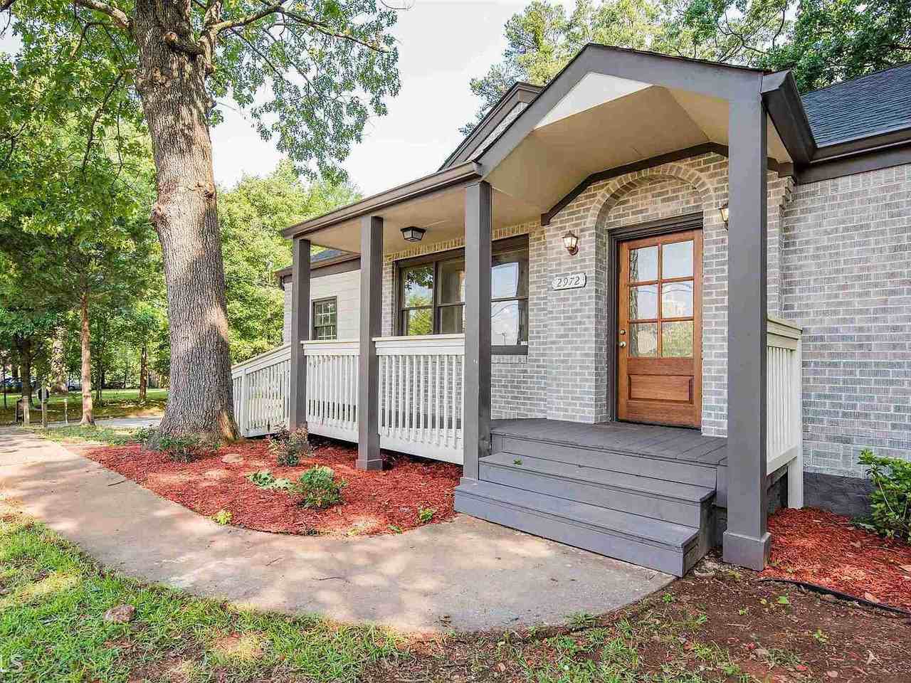 2972 Memorial Dr Se - Photo 2 of 10