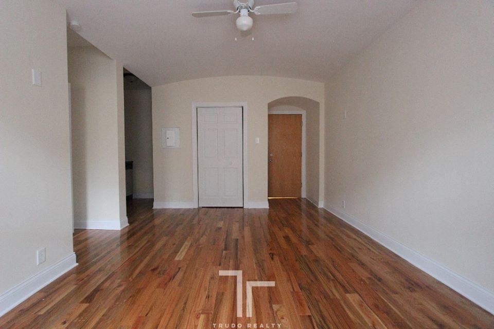536 West Arlington Place - Photo 2 of 4