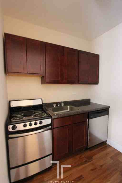 536 West Arlington Place - Photo 3 of 4