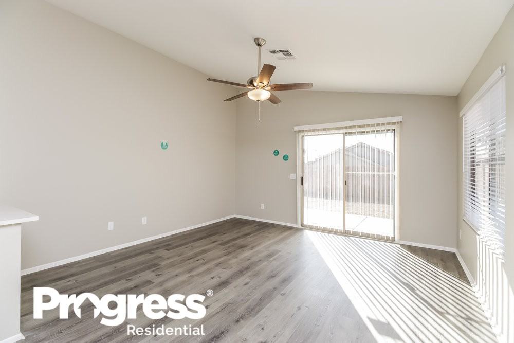 8307 W Minnezona Ave - Photo 3 of 16