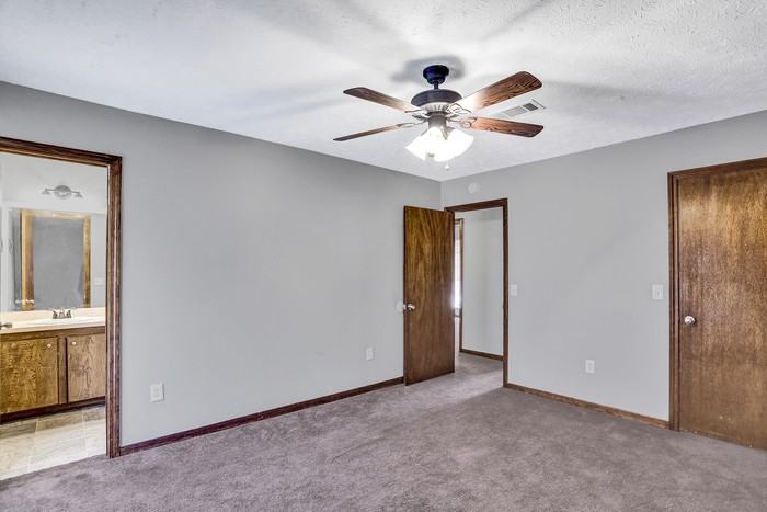 410 Bogey Cove - Photo 3 of 12