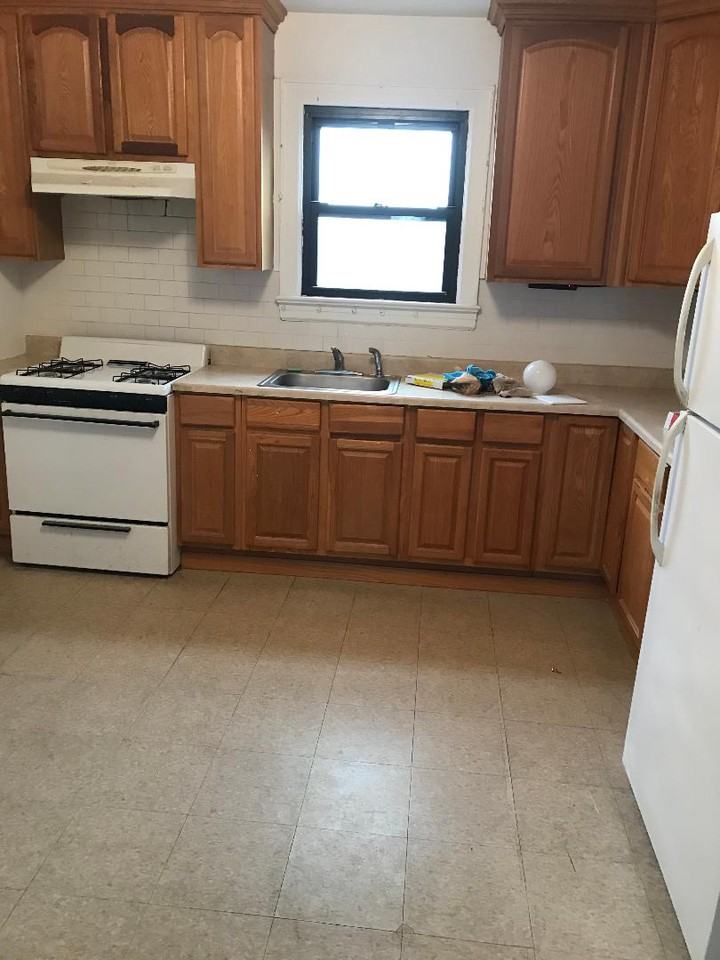 251 Hempstead Tpke Upper - Photo 3 of 11