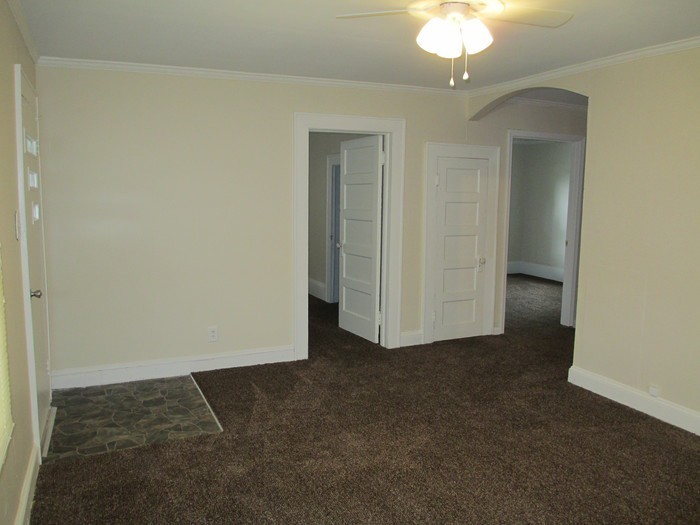 209 East 10th Street - Photo 2 of 8