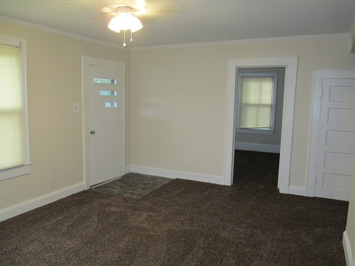 209 East 10th Street - Photo 3 of 8