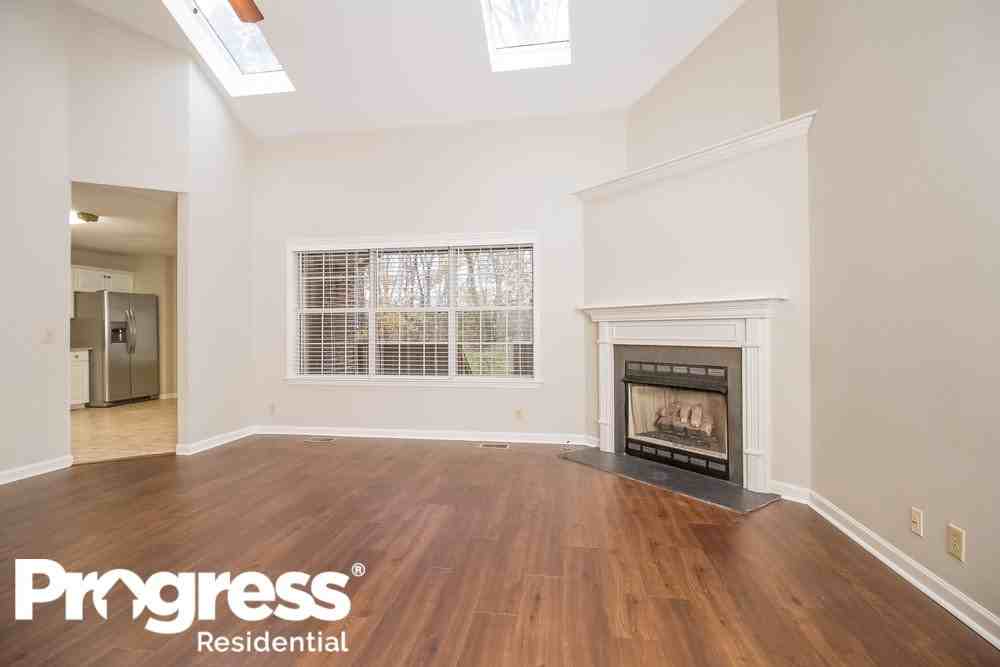 6333 Paddington Way - Photo 3 of 16