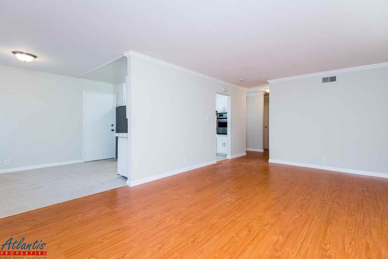 1528 Willowbrook Drive - Photo 3 of 12