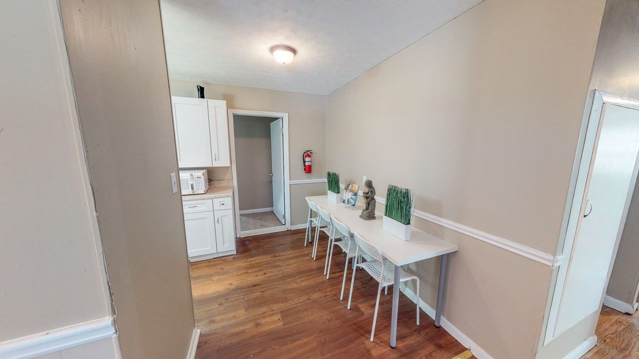 130 Agnes Avenue - Photo 3 of 21