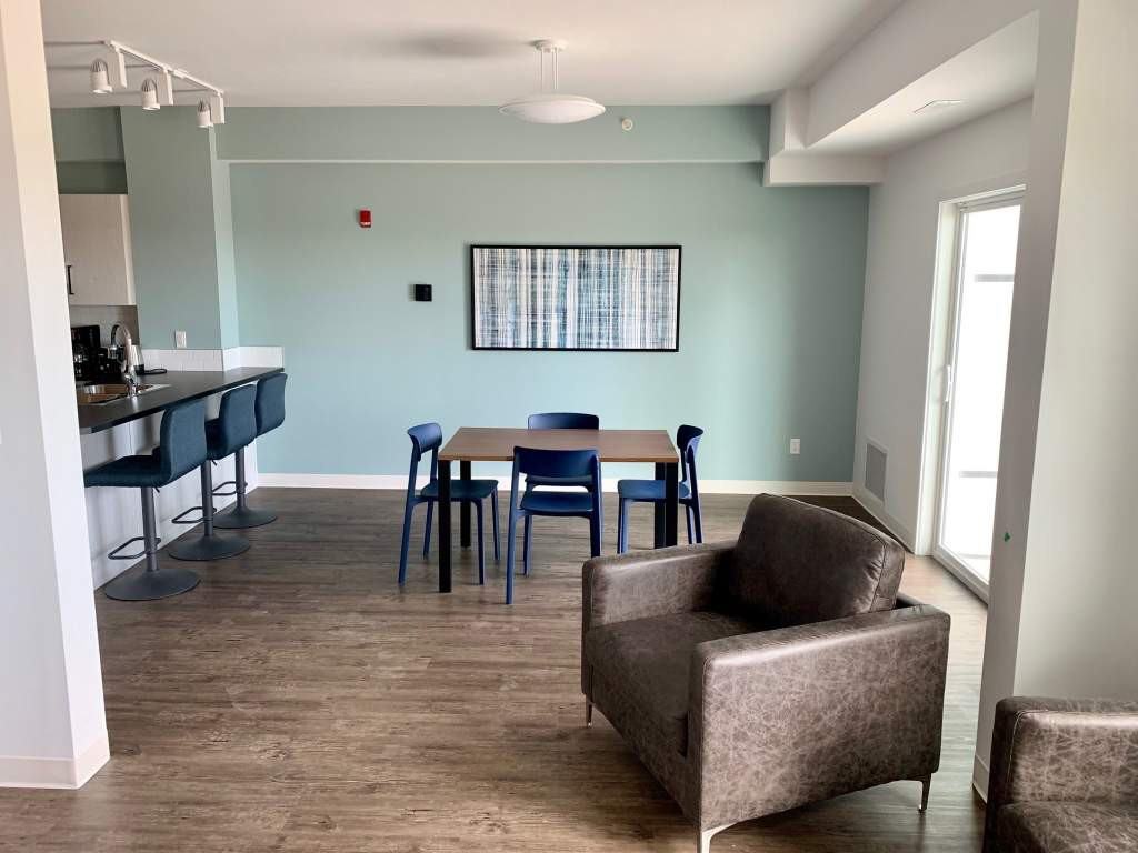 407 - 2715 28 St S - Photo 2 of 11