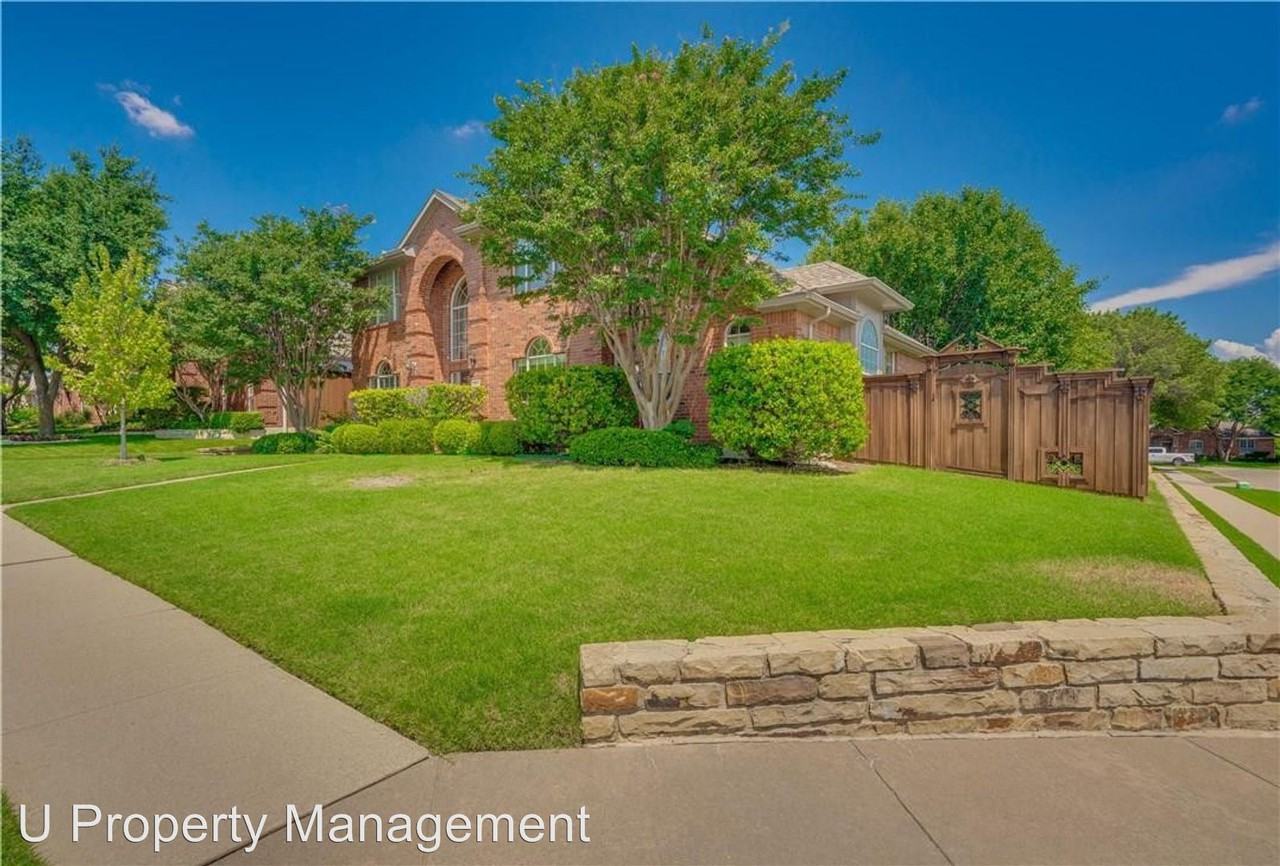 2921 Moody Dr. - Photo 2 of 31