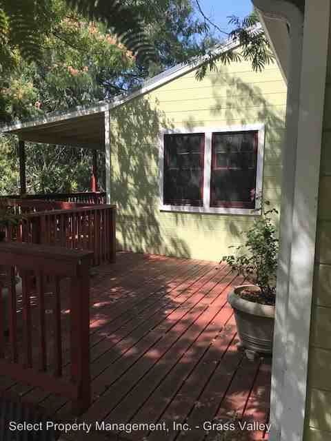 422 Spring St - Photo 3 of 12