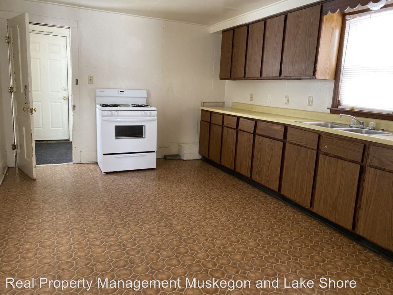 574 East Apple Ave - Photo 2 of 7