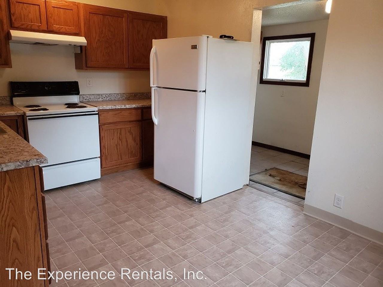 305 E 1st Street - Photo 3 of 11