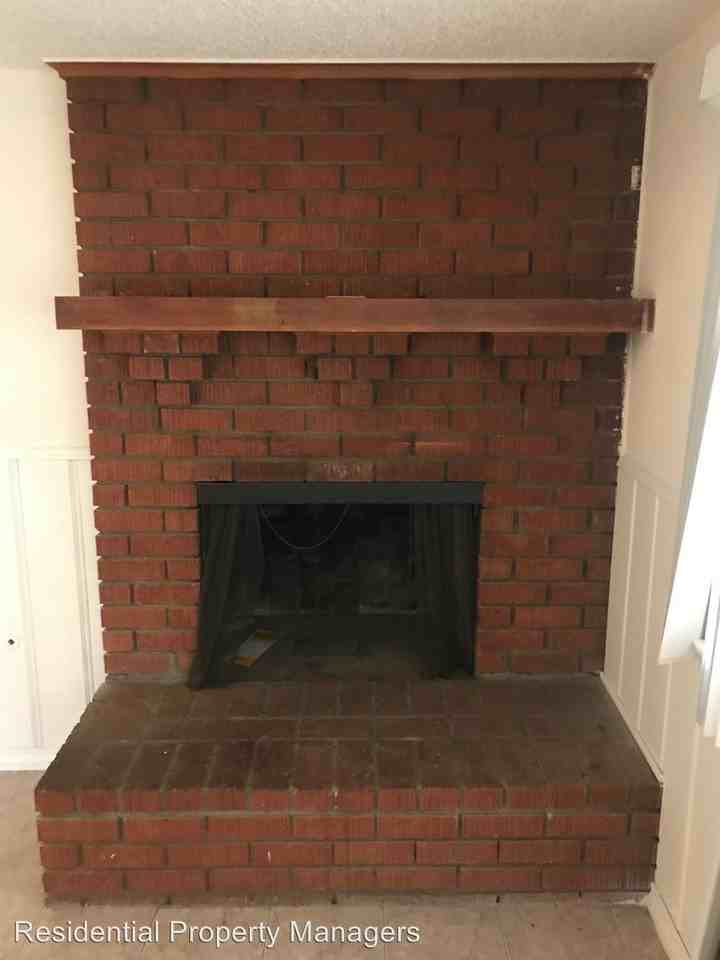 15188 Slover Ave - Photo 3 of 13