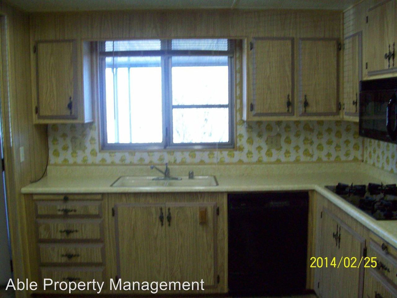 411 Oakwood Drive - Photo 3 of 9