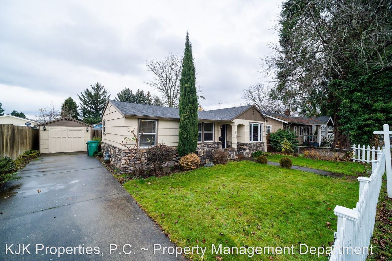 8825 Ne Wygant Street - Photo 3 of 21