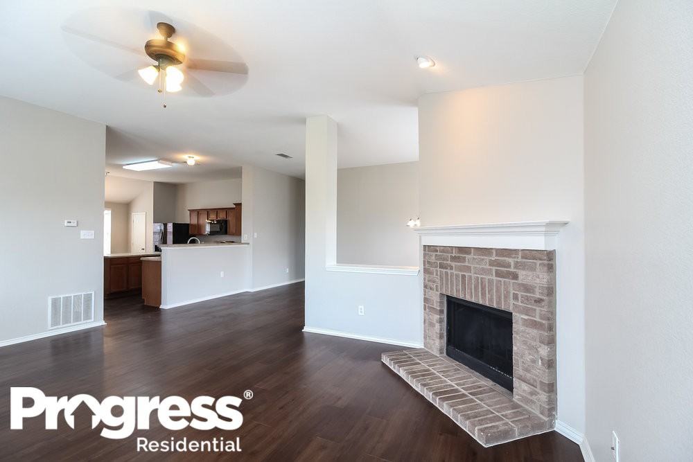 1356 Illinois Ave - Photo 3 of 16