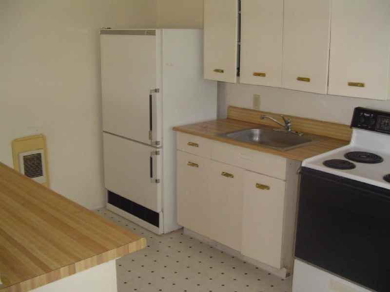 320 1/2 Clark St - Photo 2 of 9