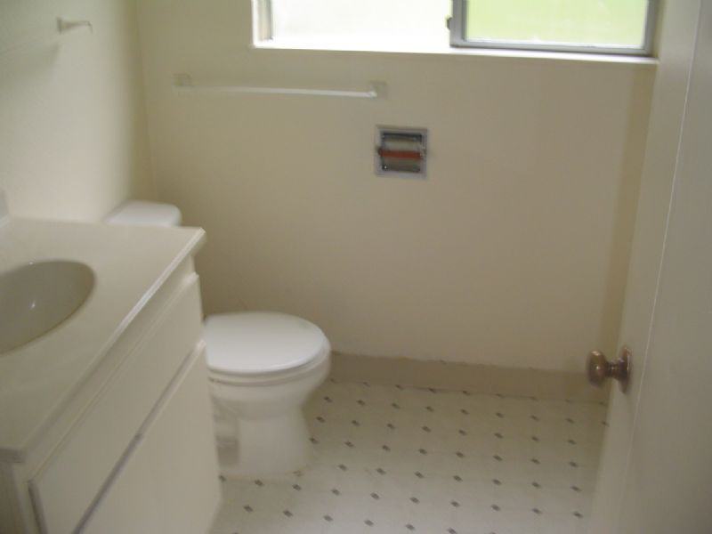 320 1/2 Clark St - Photo 3 of 9