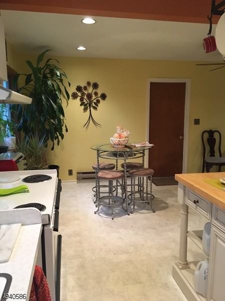 14 Alan Dr - Photo 2 of 13