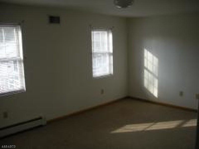 10 Fichter St - Photo 2 of 7