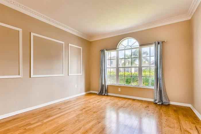 1723 Winsloe Drive - Photo 3 of 18