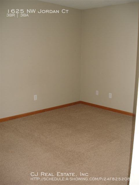1625 Nw Jordan Ct - Photo 2 of 6