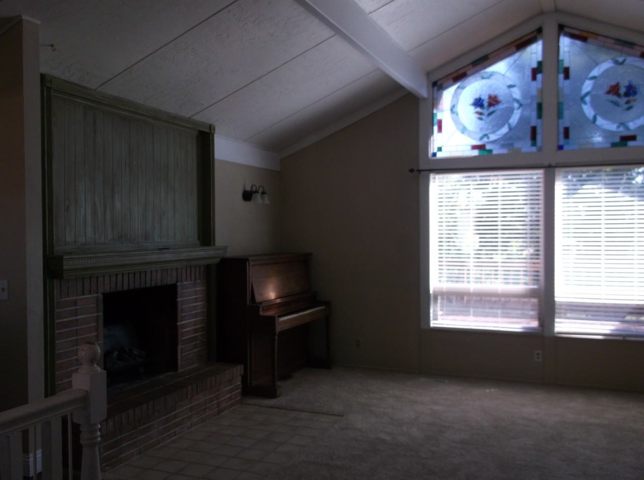 525 N Hillcrest Dr - Photo 2 of 5